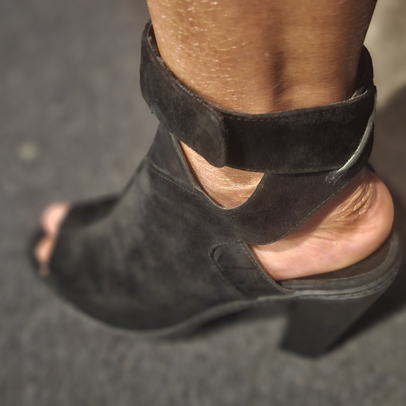 Zara Black Peep-Toe Sandals - Picture 3 of 6